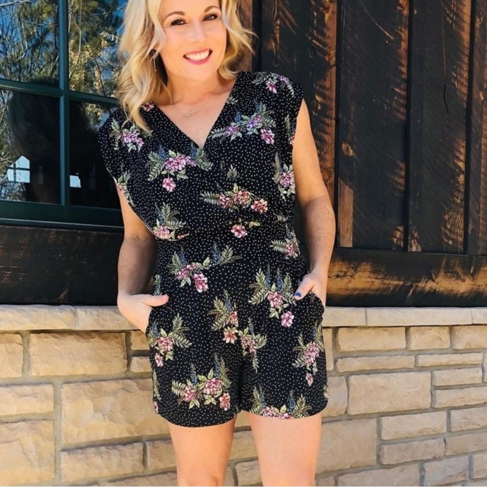 CABI Women's Black Floral Romper Sleeveless Cross Chest Outfit NWOT Sz. Medium